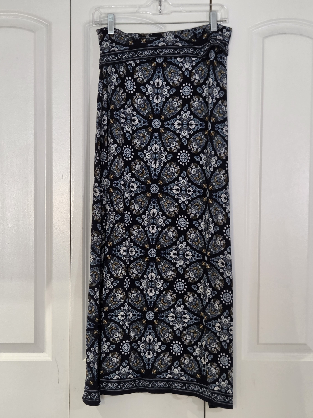 Max Studio Maxi Skirt Size M Paisley Floral Print Navy Blue Stretchy Flowy
